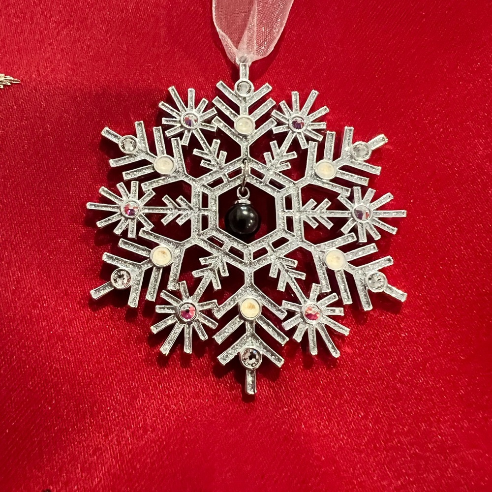Snowflake Ornament with Cultured Pearl